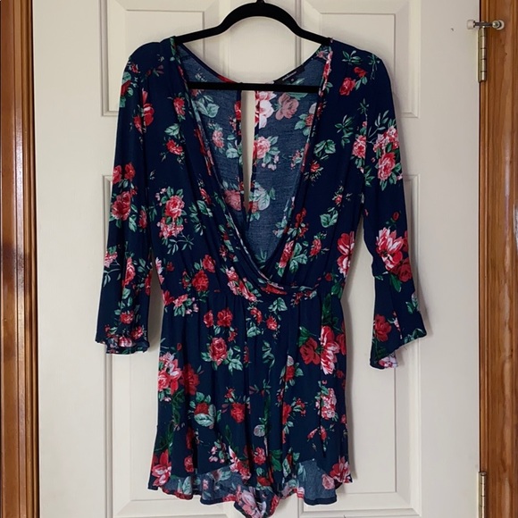 Flutter Sleeve Floral Romper - Picture 1 of 5